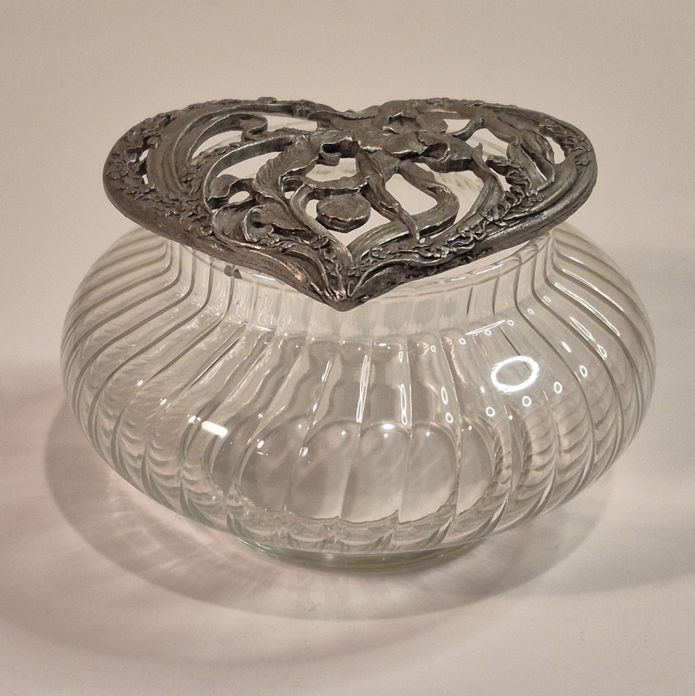 RAWCLIFFE PEWTER Vintage Glass Potpourri Trinket Jar Dish Pewter Iris Detail Lid - Picture 4 of 16